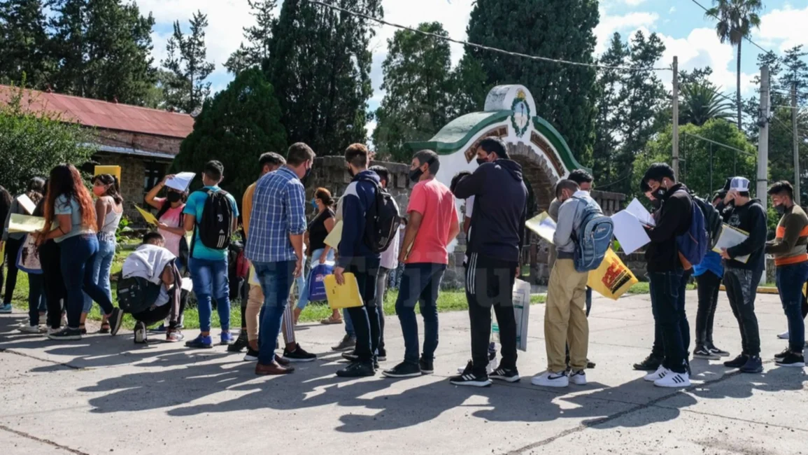 Con más de 4.000 aspirantes, el Ejército cerró ayer su convocatoria