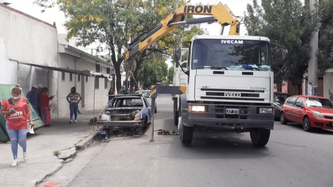 Levantaron unos 70 autos abandonados en la vía pública