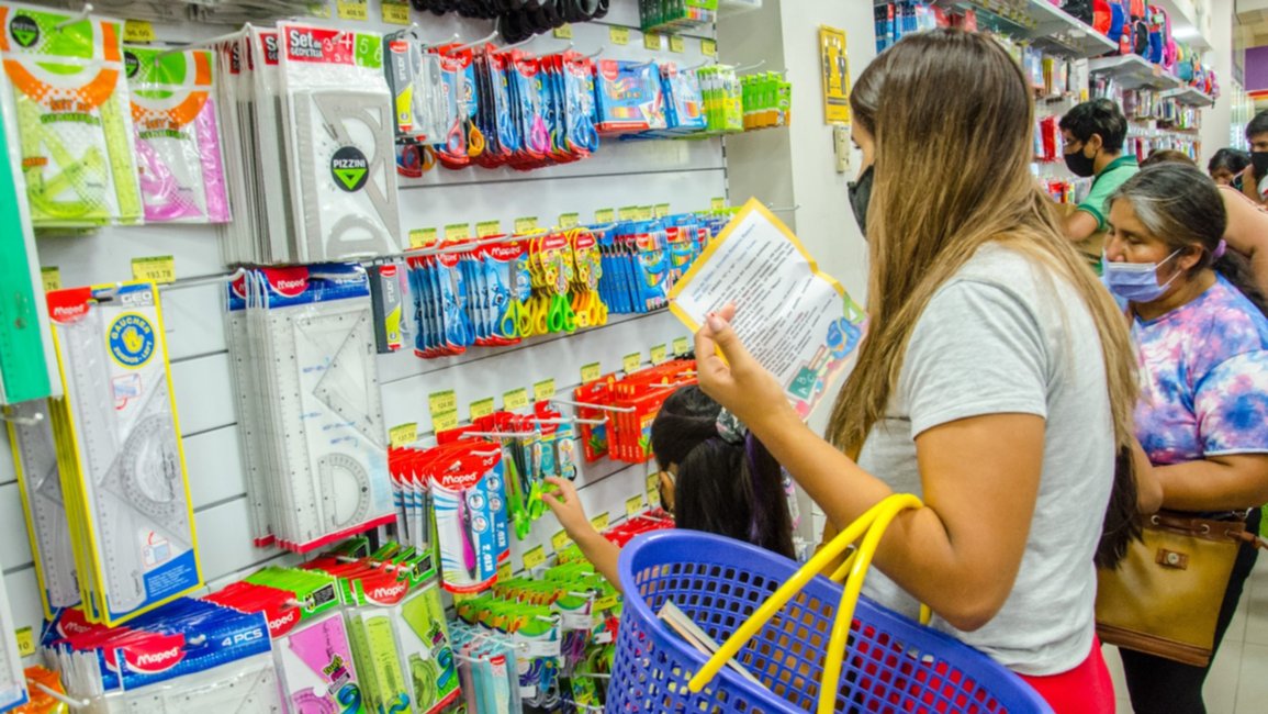 Compras escolares  de último  momento	