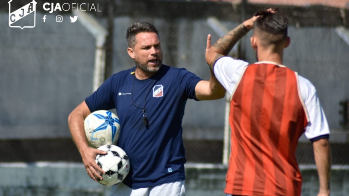 Martos prueba variantes para la final con Talleres