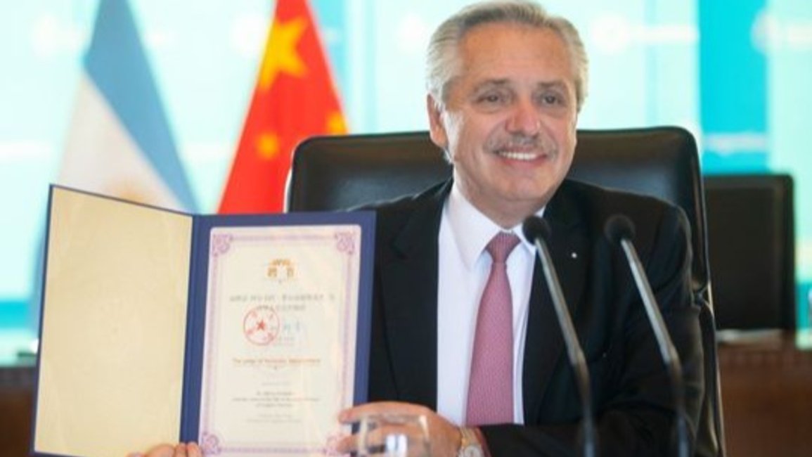 Fernández recibió el título de Profesor Honoris Causa por parte de la universidad china Tsinghua