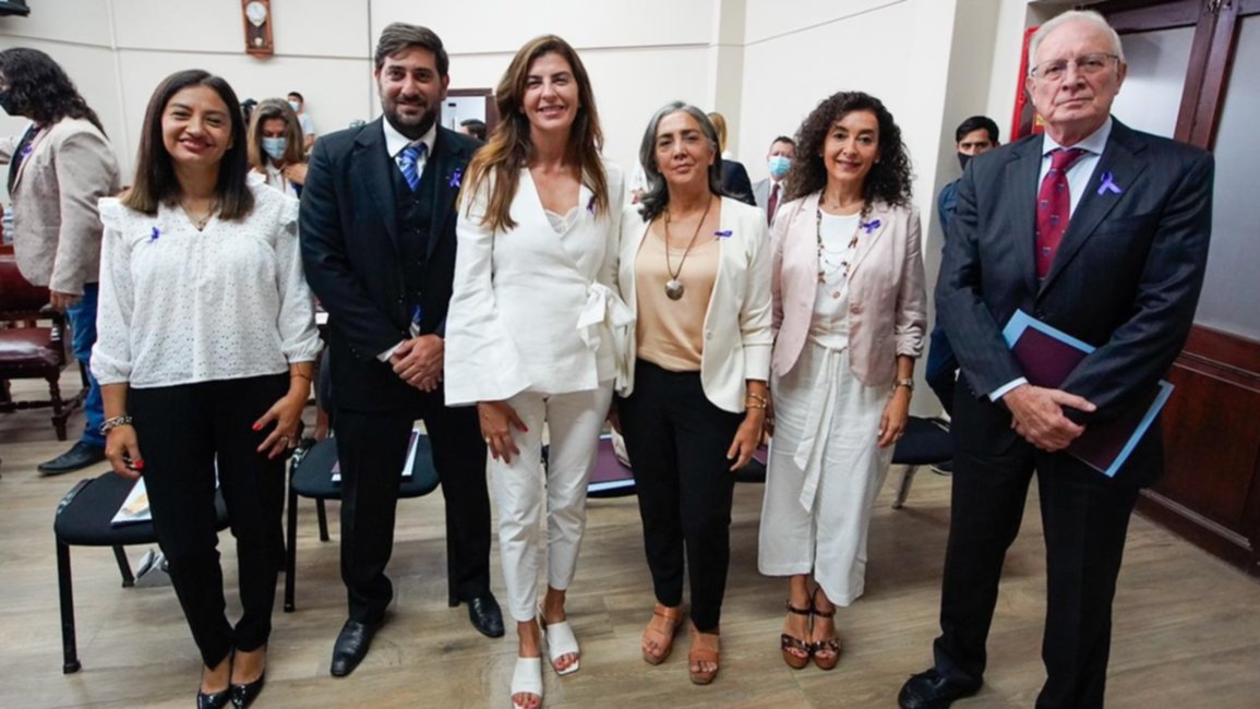  Bettina Romero tomó juramento a los jueces y vocales de los Tribunales de Faltas y Cuentas