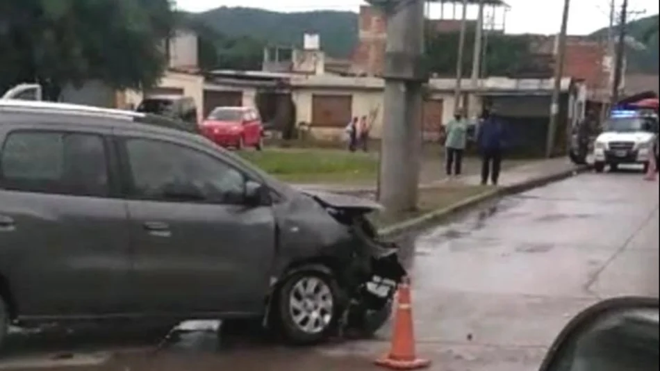 Choque frontal entre dos autos paralizó al barrio autódromo: un conductor estaba alcoholizado