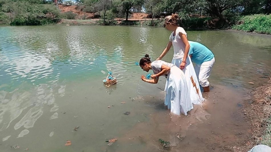 VIDEO Celebraron un ritual umbanda en el dique Puerta de Díaz, para agradecer, pedir salud y prosperidad