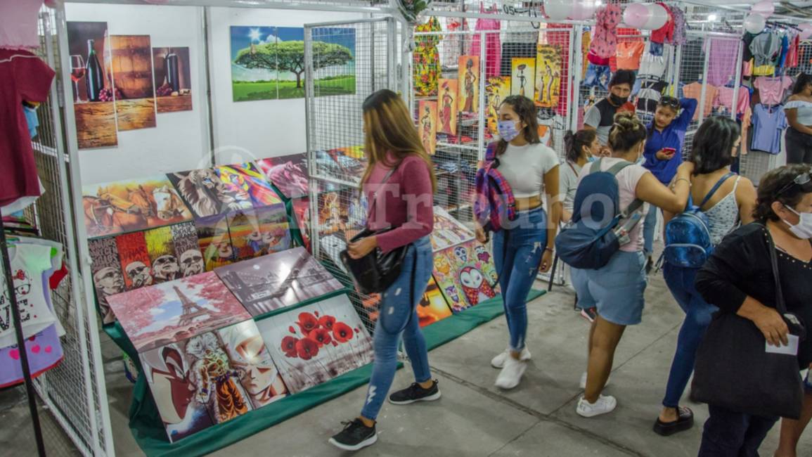 Eran manteros y ahora venden en el "Paseo del Subsuelo" del mercado San Miguel