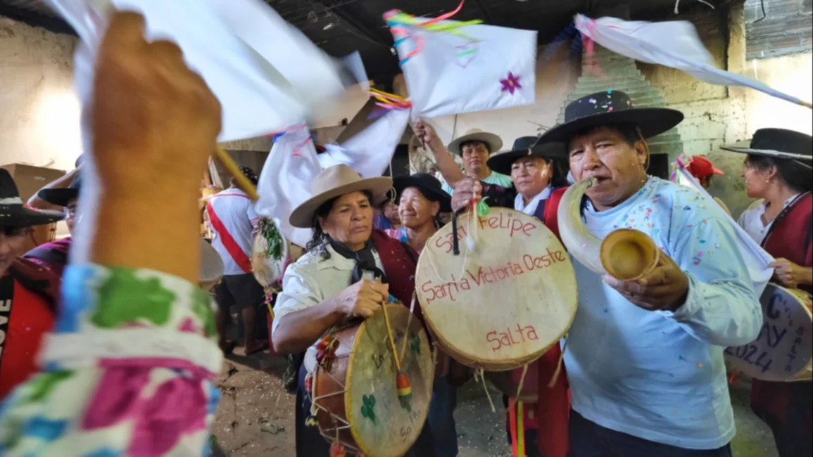 Los Báez desentierran el Carnaval a pura copla y baile