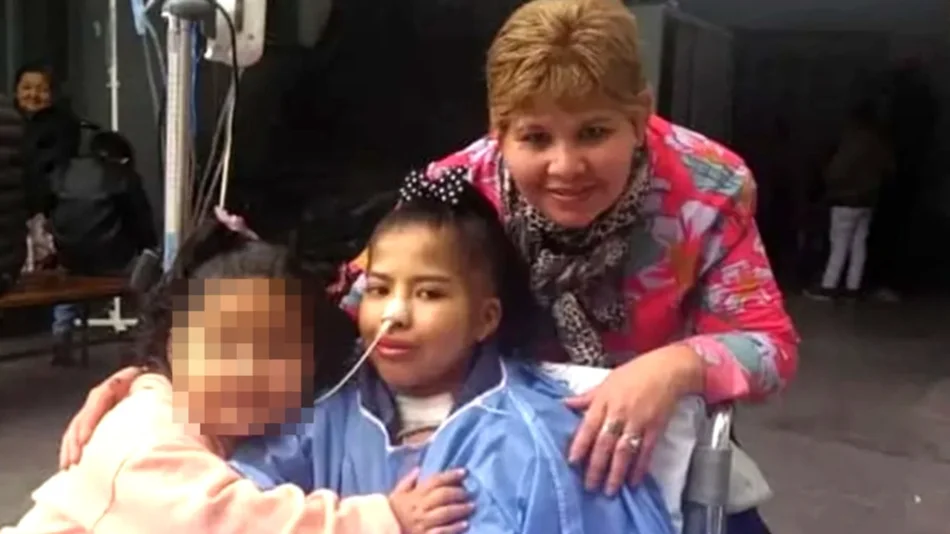 Incluir Salud: Madre lucha por conseguir hormonas para su hija trasplantada 