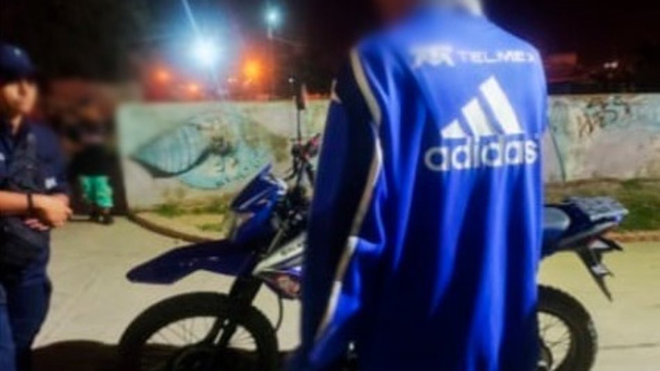 Hacía acrobacias peligrosas con su moto en el Parque de la Familia y lo detuvieron