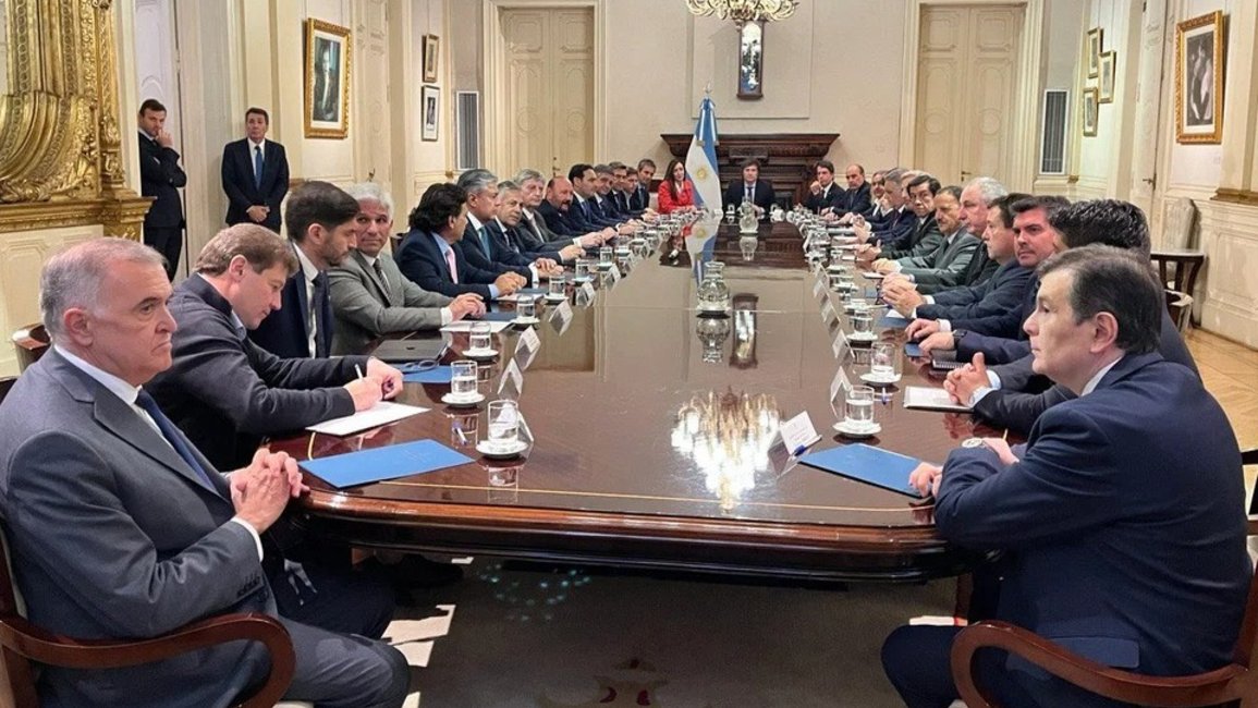 El Gobierno congela la Ley Ómnibus y apuesta a que los gobernadores paguen los costos