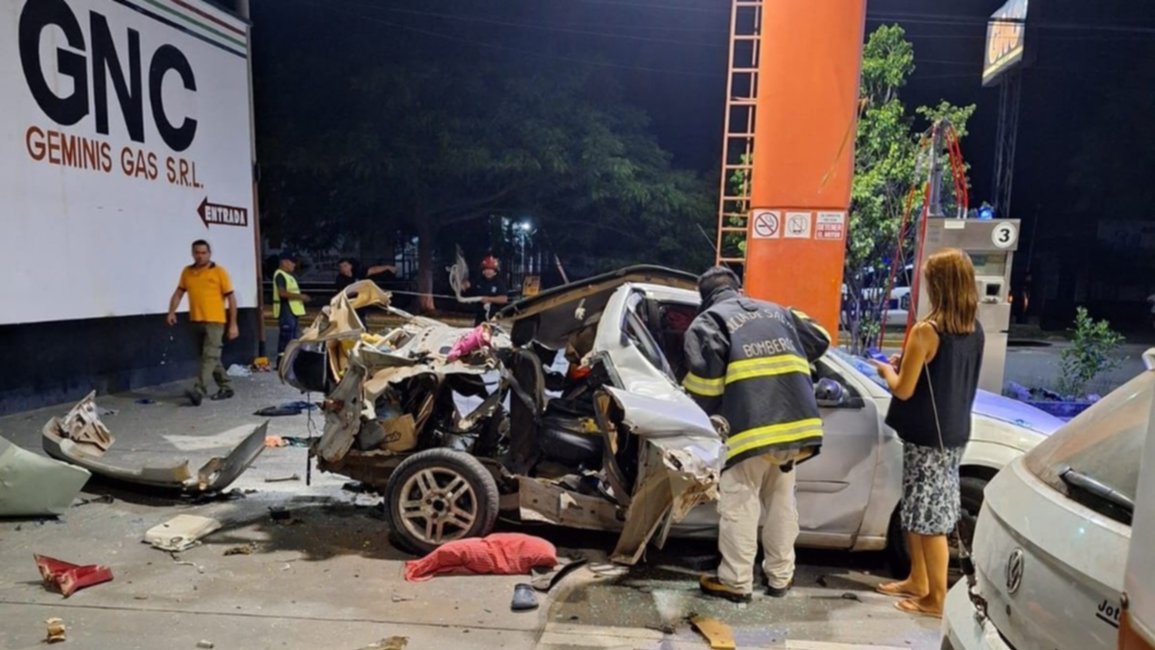 Orán: Explotó un automóvil mientras cargaba gas en una estación de GNC