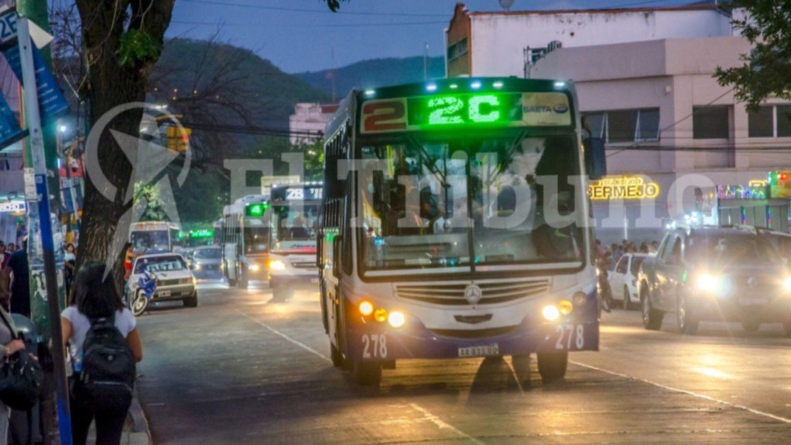 Guerra con los gobernadores: Milei eliminó los subsidios al transporte del interior