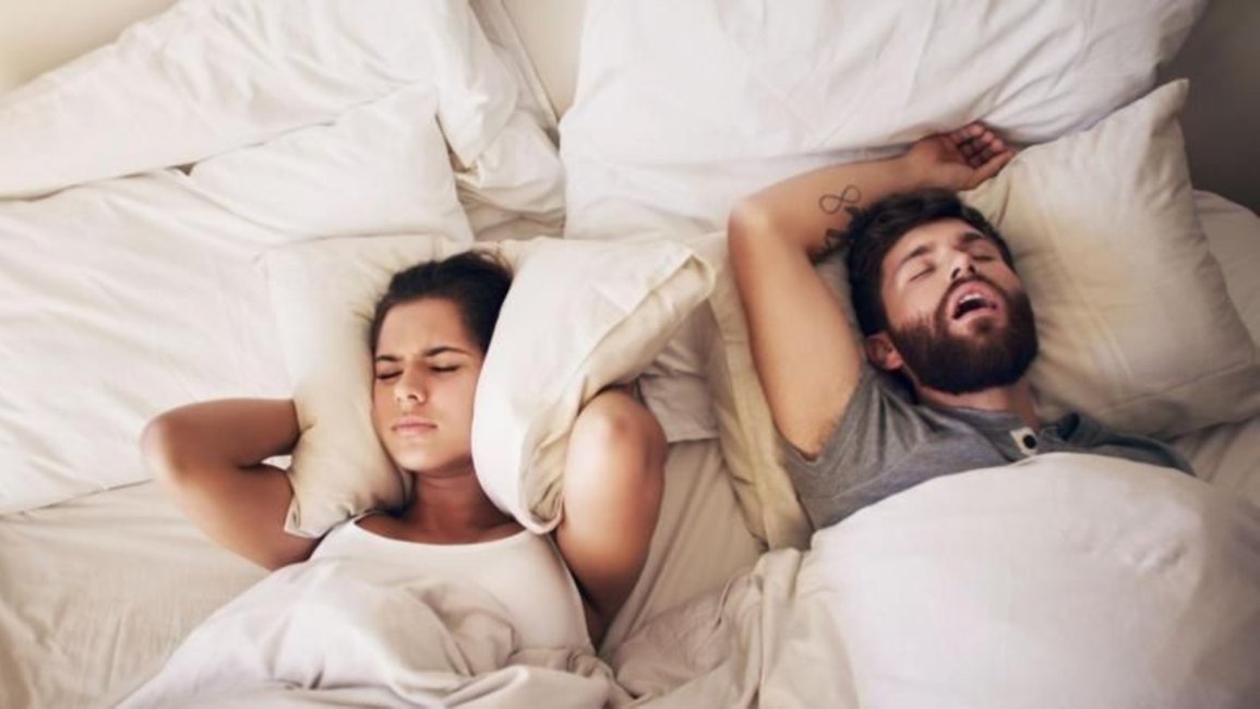 El “sleep divorce” (o el “divorcio del sueño”), el creciente número de parejas que duermen en piezas separadas