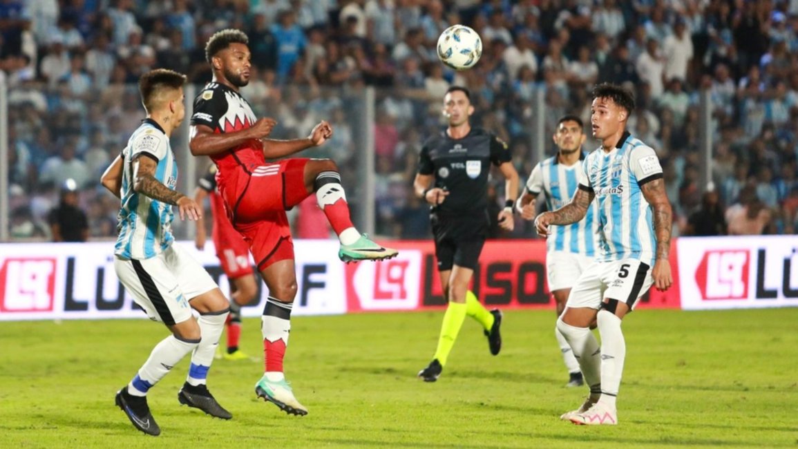 River empató sin goles con Atlético en Tucumán en un vibrante partido