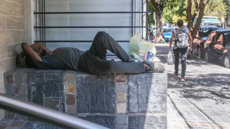 La devaluación destruyó a la clase media y serían 27 millones los pobres en la Argentina