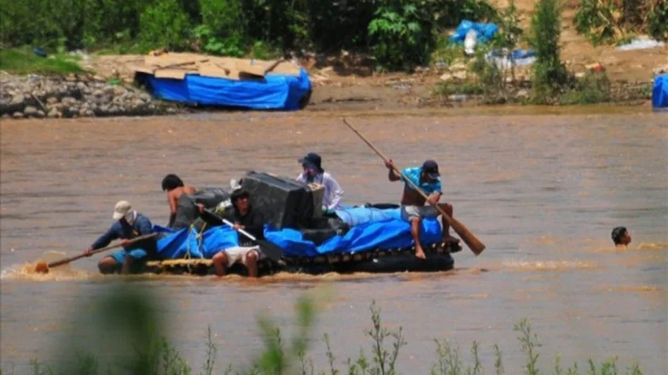El gobierno boliviano prohíbe que operen los gomones en la frontera con Aguas Blancas