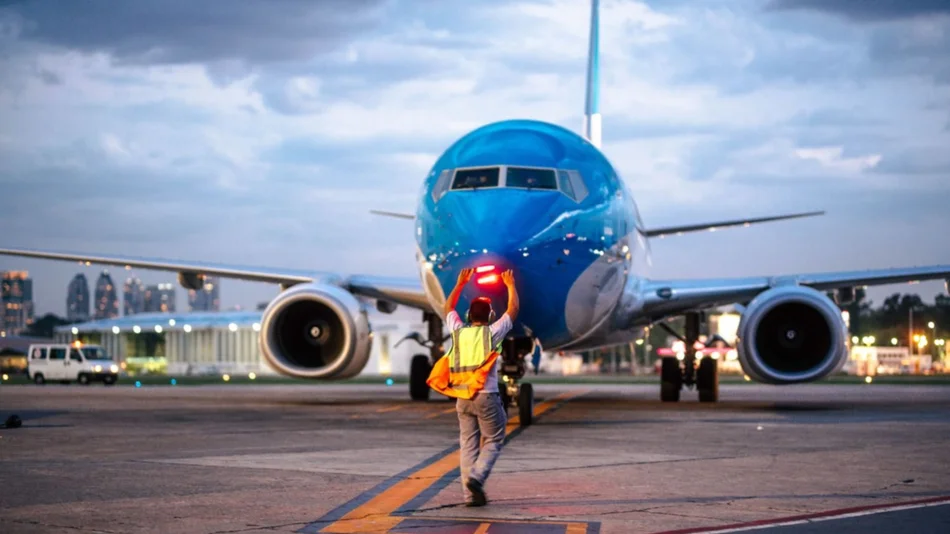 Sin vuelos: anunciaron un paro total en Aerolíneas Argentinas e Intercargo para la próxima semana