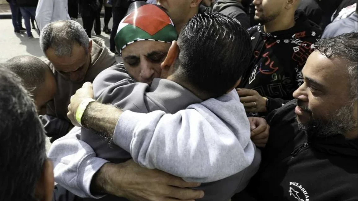 Quiénes son los tres rehenes israelíes de Hamas que serán liberados este sábado en Gaza