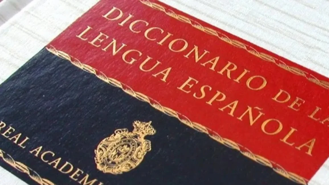 Histórico cambio de la RAE: eliminó dos letras del abecedario