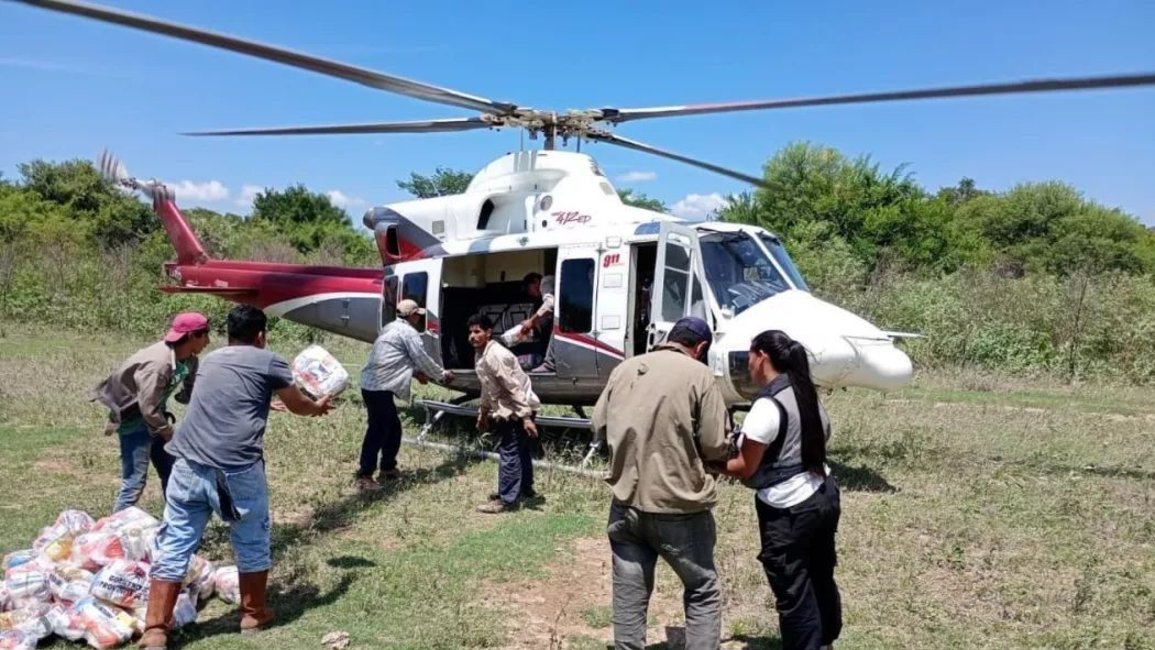 Operativo aéreo para acercar alimentos a los afectados por los desbordes del Bermejo
