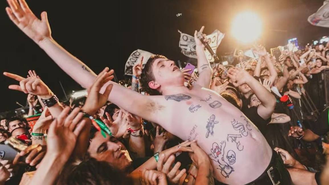 VIDEO. El Cosquín Rock 2025 arrancó con música bajo la tormenta y un mensaje de unidad entre los artistas