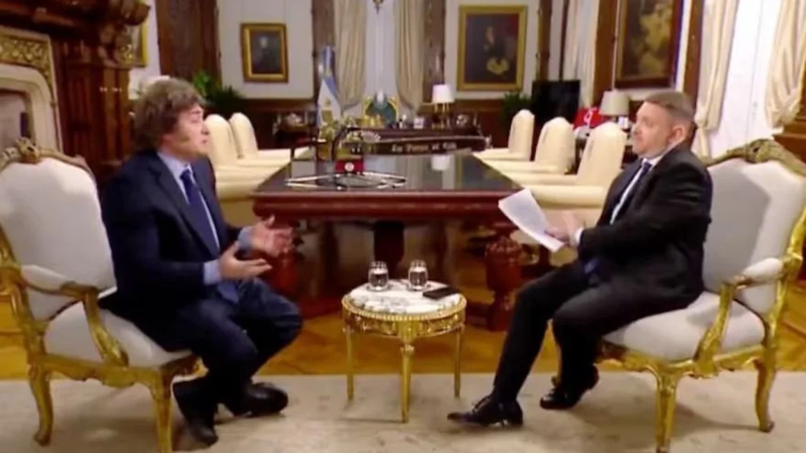 Santiago Caputo interrumpió la entrevista a Javier Milei sobre $LIBRA y el Gobierno salió a dar explicaciones