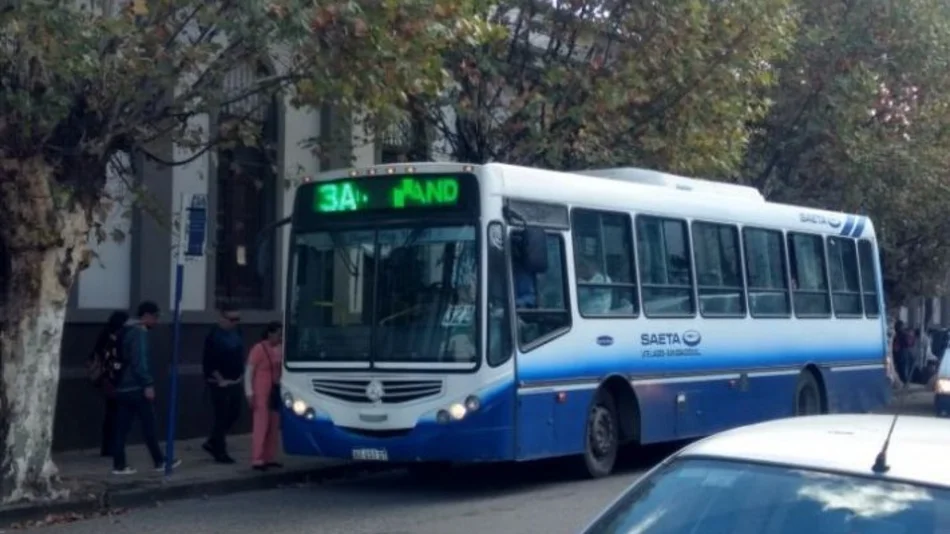 Feriado en Salta: desvíos de colectivos durante el desfile en homenaje a la Batalla de Salta