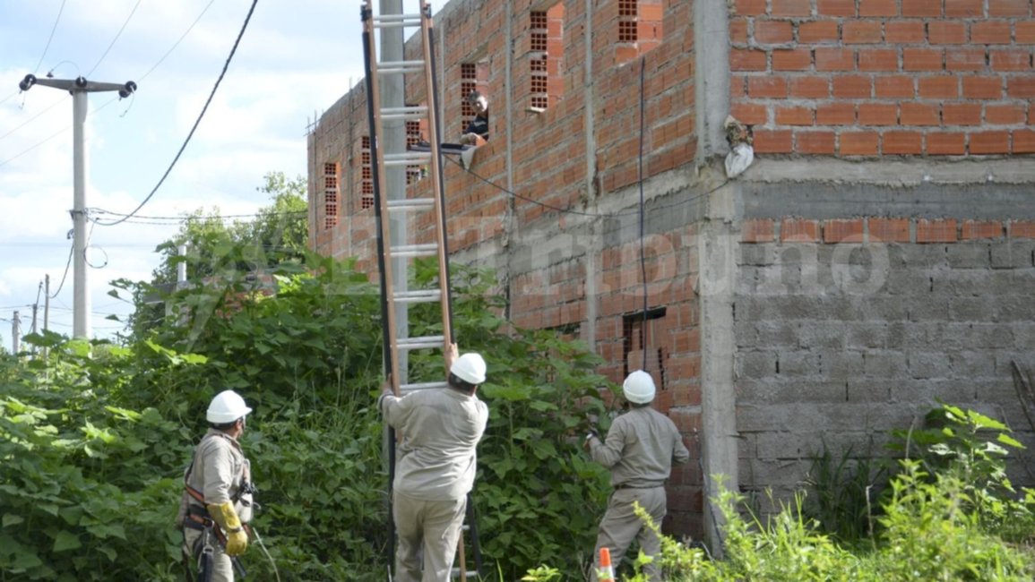 Accidente en Ampliación 14 de Mayo: un joven murió y hay dos heridos en una obra en construcción tras una descarga eléctrica 