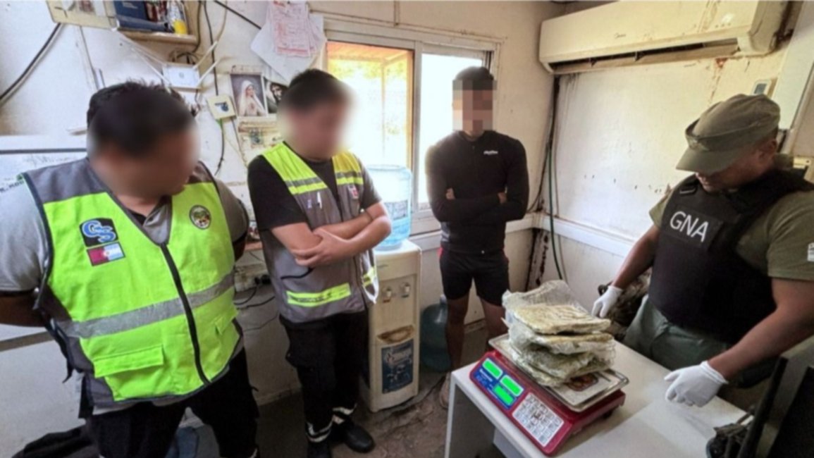 Pasajero fue descubierto con droga en su cuerpo