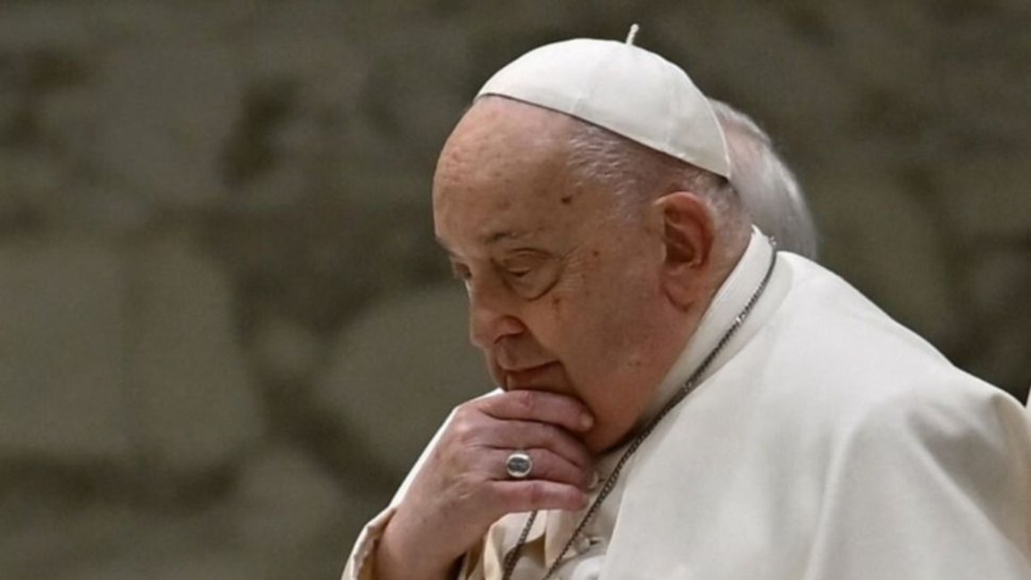 El papa Francisco pide que recen por él en un mensaje desde el hospital tras sufrir una crisis respiratoria