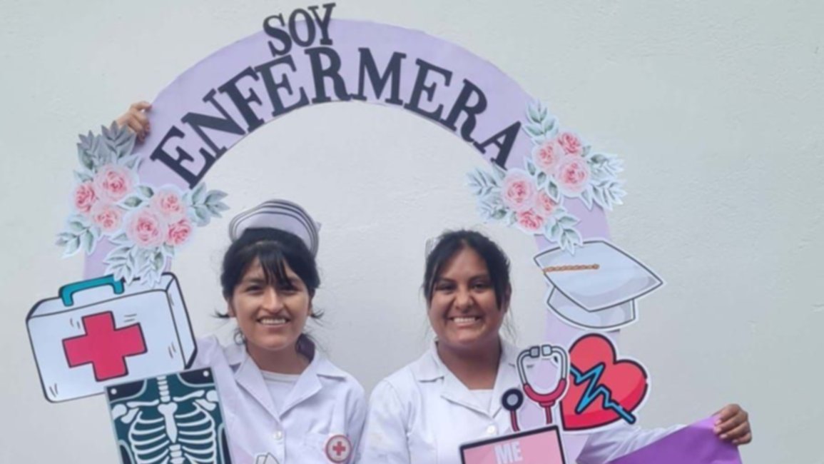 Dos jóvenes de la Quebrada se recibieron de enfermeras y quieren volver a sus pueblos para ayudar a su gente