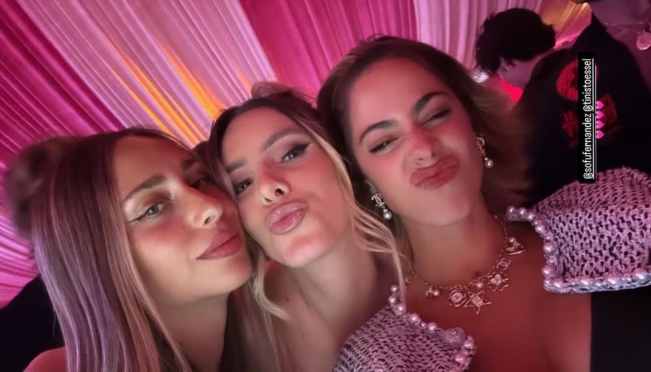 Tini Stoessel, una de las invitadas destacadas en la fiesta de Paris Hilton en Beverly Hills