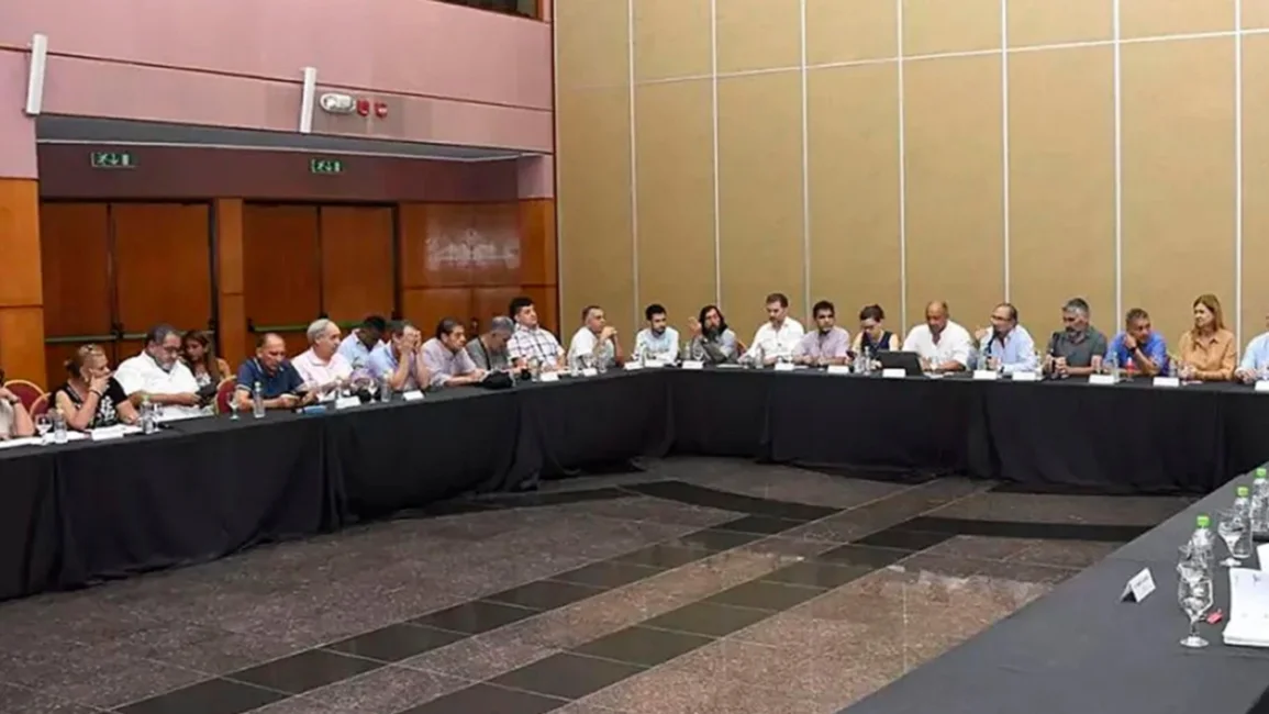 Reunión clave en la negociación paritaria estatal