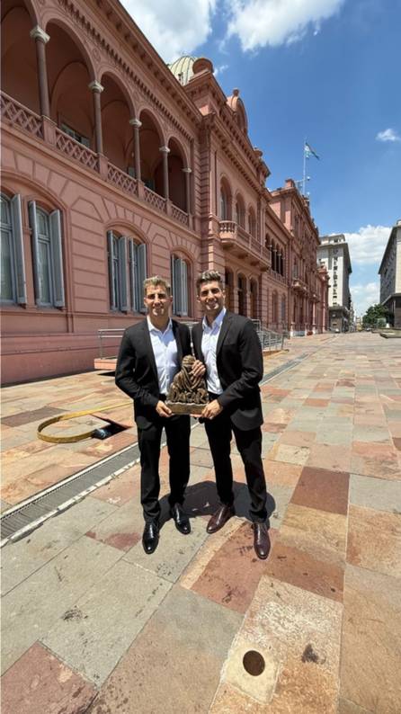 Javier Milei recibió a Luciano y Kevin Benavides en Casa Rosada