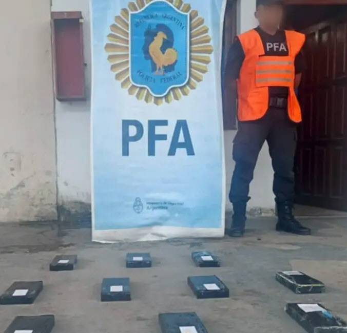 Llevaba 38 kilos de cocaína en cajas de cartón y lo detuvieron