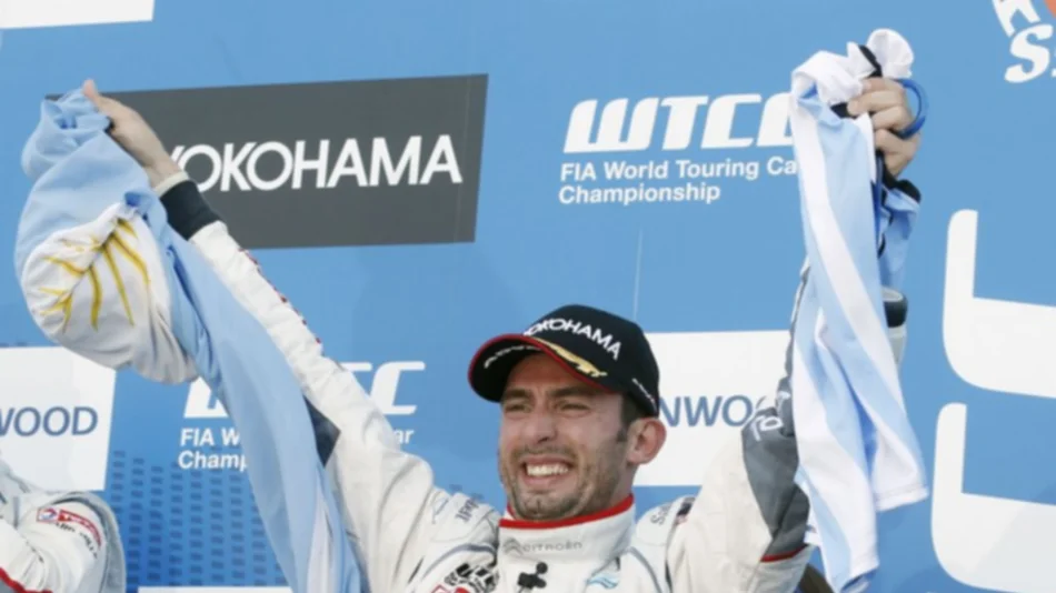 Los pilotos campeones se lucen en el Obelisco