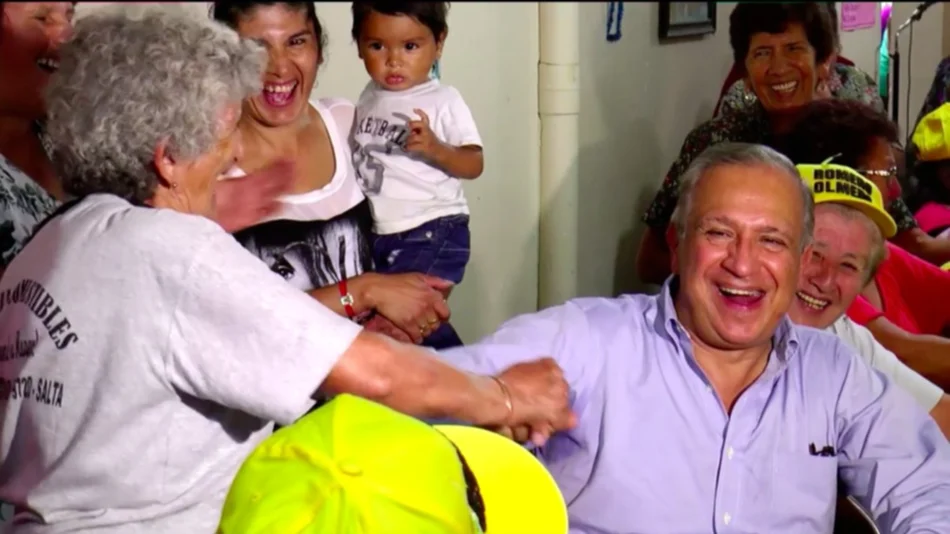 Juan Carlos Romero visitó un club de abuelos