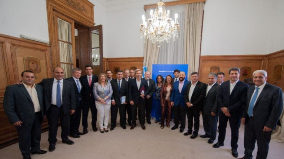 Frigerio convocó a gobernadores para debatir coparticipación