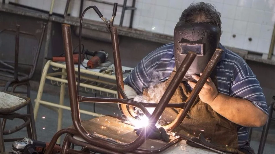 Faltan fondos en una  escuela para las obras
