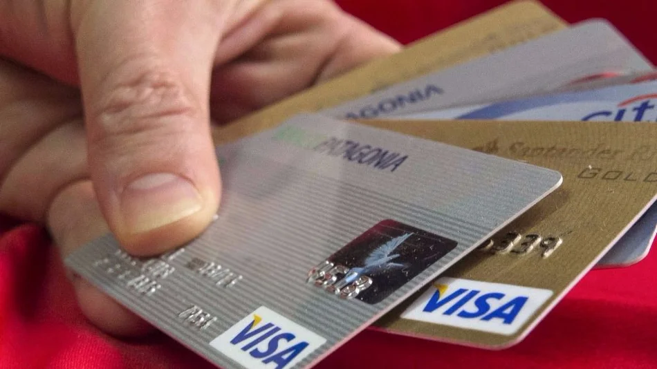 La ventas con tarjeta de crédito y débito cayeron 30% en febrero
