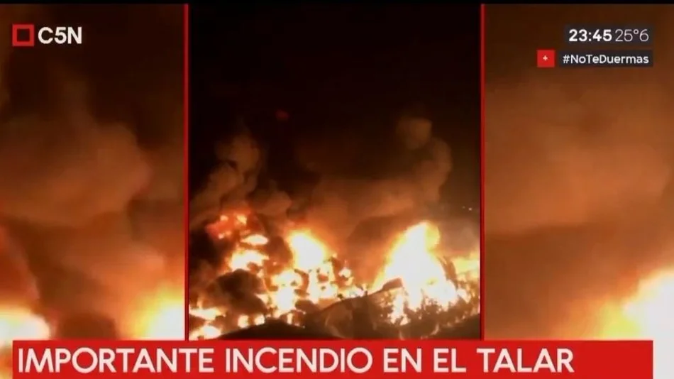Video. Impactante incendio en una fábrica en Talar de Pacheco
