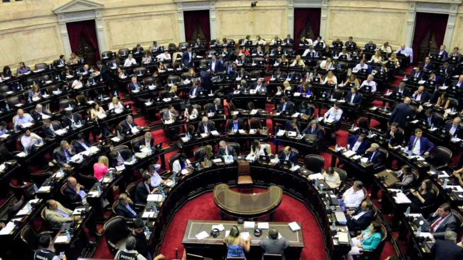 Tras el escándalo por el canje de pasajes, la izquierda propone bajar los sueldos de los legisladores