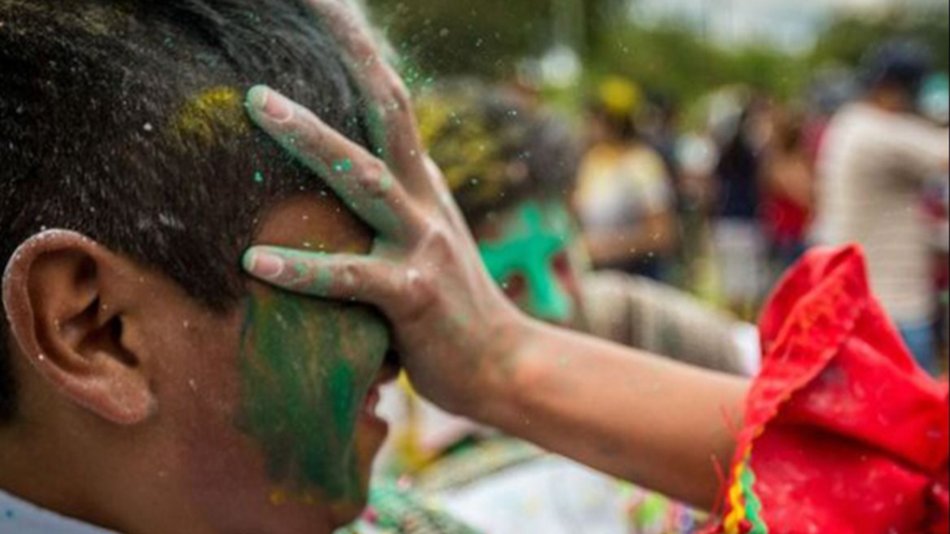 Imprudencia de carnaval le quemó la vista a un niño	