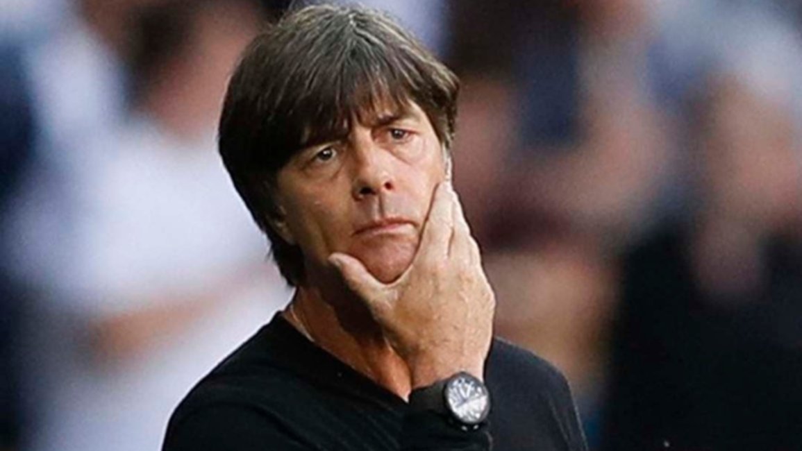 Low comenzó a depurar la Selección alemana