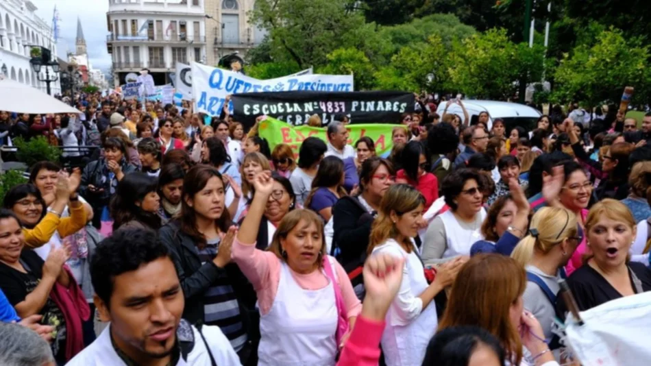 Docentes capitalinos y del interior marcharon y adelantaron que continuará el acampe