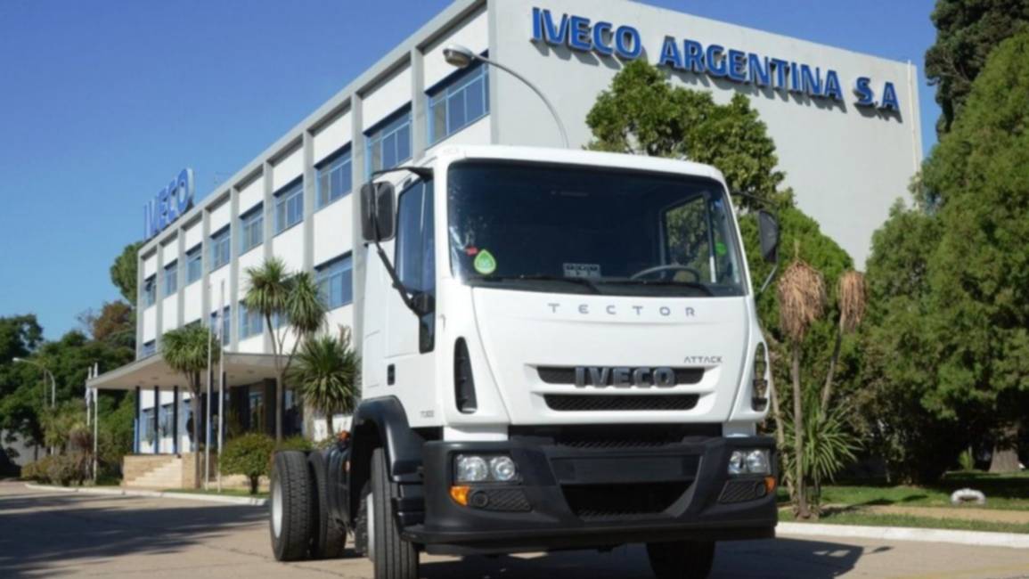 Siguen los efectos de la caída de ventas, ahora Iveco suspendió a 900 trabajadores 