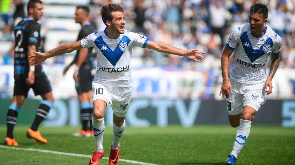 Vélez derrotó al decano y se afianza en puestos de copas
