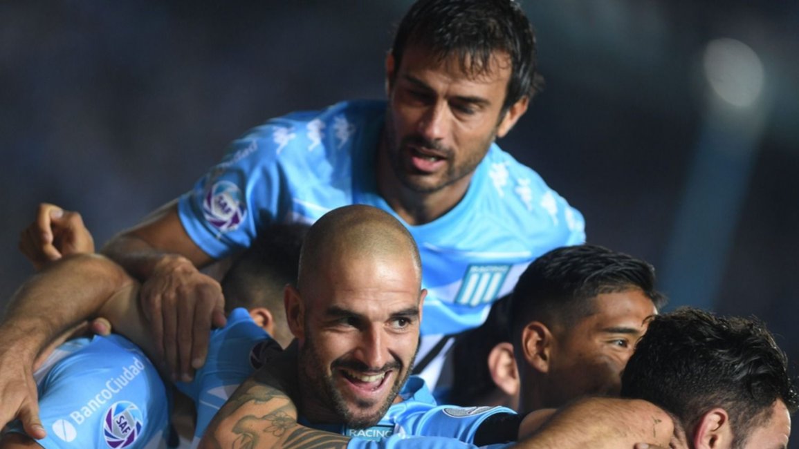Racing derrotó a Belgrano y sigue firme en la cima