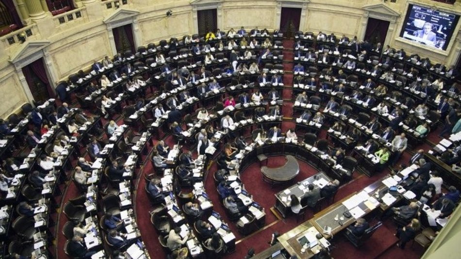 Ley anti-barra bravas: convocan a dirigentes para hablar del tema