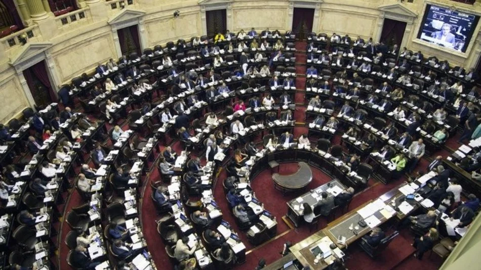 Ley anti-barra bravas: convocan a dirigentes para hablar del tema