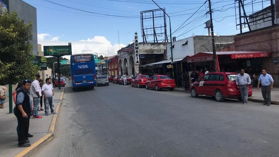 VIDEO. Protesta de taxistas en la zona de la terminal de ómnibus